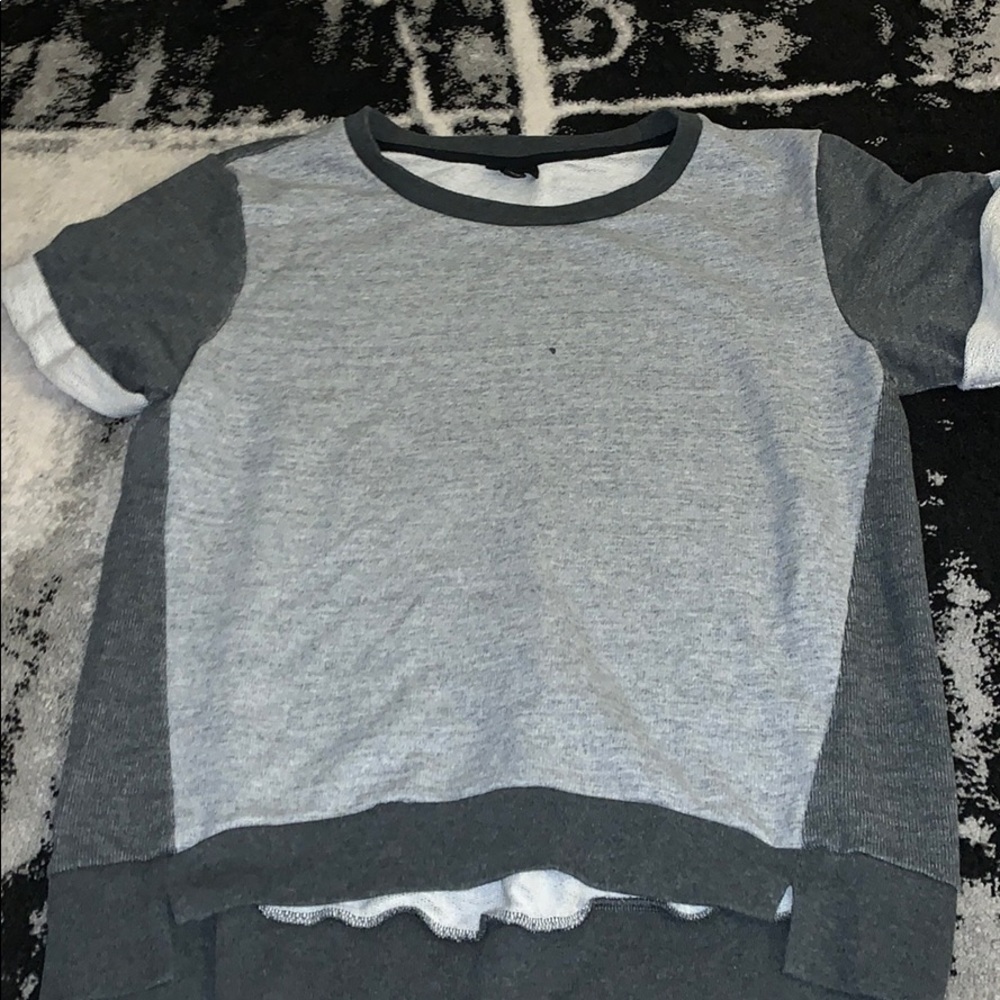 Short sleeve sweatshirt.